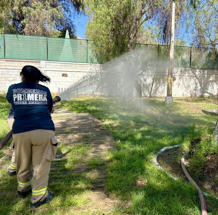 /ninos-de-residencia-conocen-la-labor-de-bomberos-en-tierra-amarilla