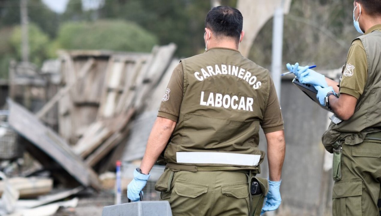 /regionales/region-metropolitana/mujer-y-su-hijo-mueren-en-incendio-en-alhue-su-expareja-fue-detenido-en-el